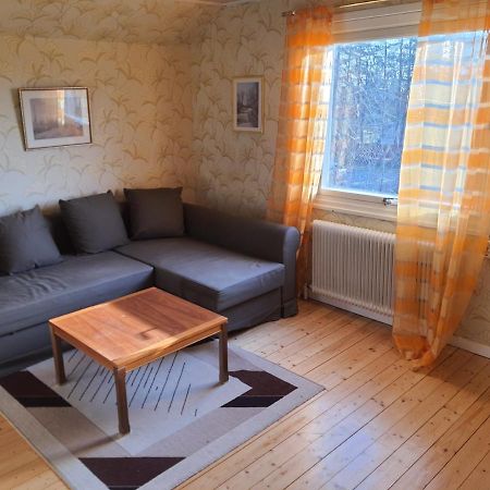 Liten Laegenhet 2 + 2 Pers Fågelfors Exteriör bild